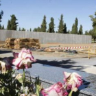 Obras del monumento a los represaliados en el cementerio.