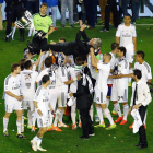 La afición del Madrid celebra el título.