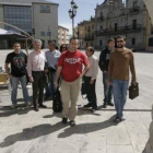 Los trabajadores, antes de entrar a la reunión con la empresa