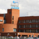 El hospital, en la imagen, todavía ampliará su plantilla con otros cinco profesionales más.