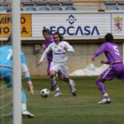 Chema encara a los jugadores del Valladolid B.