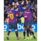 Messi celebra el segundo gol del delantero francés que daba la vuelta a la eliminatoria. JOAN MONFORT