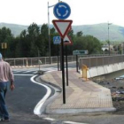 El nuevo puente sobre el río Boeza, en Bembibre.