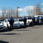 Parque móvil de la Policía Local de San Andrés del Rabanedo en la plaza del Ayuntamiento.