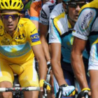 Contador mantiene el liderazgo arropado por su equipo.