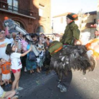 Las carrozas transportaron a grandes y pequeños a los cuentos infantiles más famosos.
