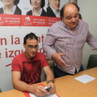Jesús Martínez Pintor y Miguel Ángel Fernández, ayer en la sede de IU en Ponferrada.
