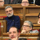 El portavoz cupaire Carles Riera (izquierda) junto a otros diputados.