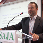 El presidente de Asaja Castilla y León, Donaciano Dujo, clausura la asamblea general ordinaria del sindicato celebrada en León. Carlos S. Campillo/ICAL