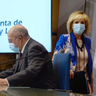 El vicepresidente, Francisco Igea, y la consejera, Verónica Casado, ayer en rueda de prensa . NACHO GALLEGO