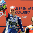 Lorenzo celebra en el podio su triunfo. A su derecha Márquez que volvió a mostrar su ambición.