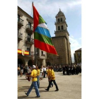 Pendón ante la Basílica, en la salida de la Virgen del pasado 4 de mayo