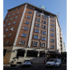 Vista exterior del hotel Quindós, situado en la Gran Vía de San Marcos de la capital leonesa. RAMIRO