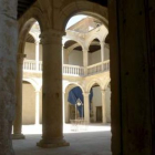Imagen del interior del claustro del palacio de Grajal.