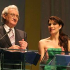 Luis del Olmo con Pilar Rubio, con la que presentó la gala del año pasado.