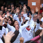 Los sindicatos celebraron el éxito de la convocatoria por la que ‘abrazaron’ el hospital ayer a las 20.00 horas.