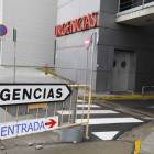 Acceso al área de Urgencias del Hospital de León. MARCIANO PÉREZ