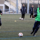 Chema Mato, Rivera, Marín y Yagüe entrenan en el Área, con Monteagudo al fondo.