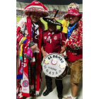 Magín el del bombo animó junto al resto de una delegación leonesa que se reencontró con el ex técnico culturalista Javier Cabello. Catar ganó a China por 3-1.