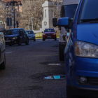 Los defectos del asfaltado, unidos a las lluvias, siembran de baches República Argentina. MIGUEL F. B.