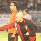Claudio, que corrige la posición de su equipo sobre el terreno de juego, acabó ganándole la partida a Gustavo Siviero gracias al tanto marcado por Urko Vera.