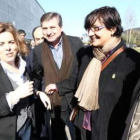 Sáenz, con el alcalde y concejalas de Carracedelo.