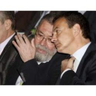 El líder de UGT, Cándido Méndez, junto a Zapatero el año pasado en el 40 Congreso Confederal del sin