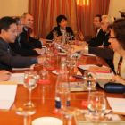 Los directores españoles y chinos de los institutos Confucio de España durante la reunión.