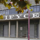 Las instalaciones del Ifycel están ubicadas en tres plantas bajo la grada de preferencia del estadio de fútbol.