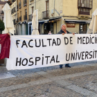 Movilización ciudadana en la plaza de San Marcelo a favor de la Facultad de Medicina para León. DL