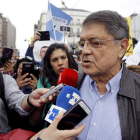 Sergio Ramírez, en la protesta en la Puerta del Sol. PAOLO AGUILAR