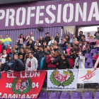 Los seguidores culturalistas que arroparon al equipo leonés en el José Zorrilla. MARGÓN EGEA