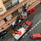 Bomberos de León en un rescate en la ciudad. DL
