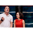 Roberto Álvarez y Diana Lázaro protagonizan, hoy en el Auditorio Ciudad de León, la obra ‘Hombres de 40’.