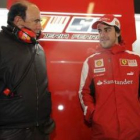 Alonso conversa con el presidente del Banco de Santander, Emilio Botín, en Jerez.