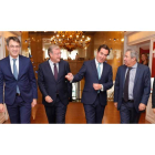 Álvaro Díez, Juan Martínez Majo, Antonio Silván, Antonio Garamendi, Joaquín S. Torné y Javier Cepedano, a su llegada a la conferencia del presidente de la CEOE. RAMIRO