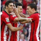 Aduriz agradece la asistencia y celebra el cuarto gol del Athletic.