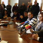 Los representantes de USO firmaron el acuerdo con Lesmes y Cayón por el Ayuntamiento.
