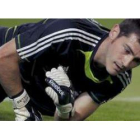 Casillas, durante el calentamiento antes del partido contra el Málaga.