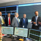 Vicente Cortés, tercero por la izquierda, durante una visita de técnicos extranjeros a la planta de captura CO2 de Cubillos.