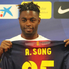 Alex Song lucirá en el Barça el dorsal con el número 25.