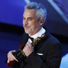 El director mexicano Alfonso Cuarón con su premio Oscar 2019.