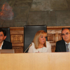 Jaime González, Isabel Carrasco y Tomás Quintana, ayer, en la reunión sobre la reforma local.