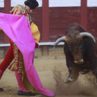 El vallisoletano Ricardo Maldonado torea a la verónica en Valencia de Don Juan .