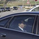 Berlusconi llega a un complejo residencial militar en Mineo, cerca de Catania.