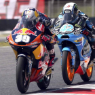 Salom, por delante de Rins, se convierte en nuevo líder de Moto3 tras su triunfo en Montmeló.