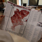 Uno de los 2.000 ejemplares del nuevo mapa de la Reserva de la Biosfera de los Ancares. ANA F. BARREDO