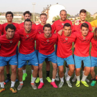 El equipo rojiblanco, con muchos jugadores de la base a prueba, comenzó en la tarde de ayer en El Barco sus entrenamientos de pretemporada. L. DE LA MATA