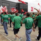 Trabajadores de Vitro en mayo año pasado, manifestándose ante la Junta, tras conocer el cierre.