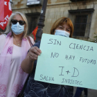 Los trabajadores se manifestaron frente a la Diputación a principios de junio. FERNANDO OTERO